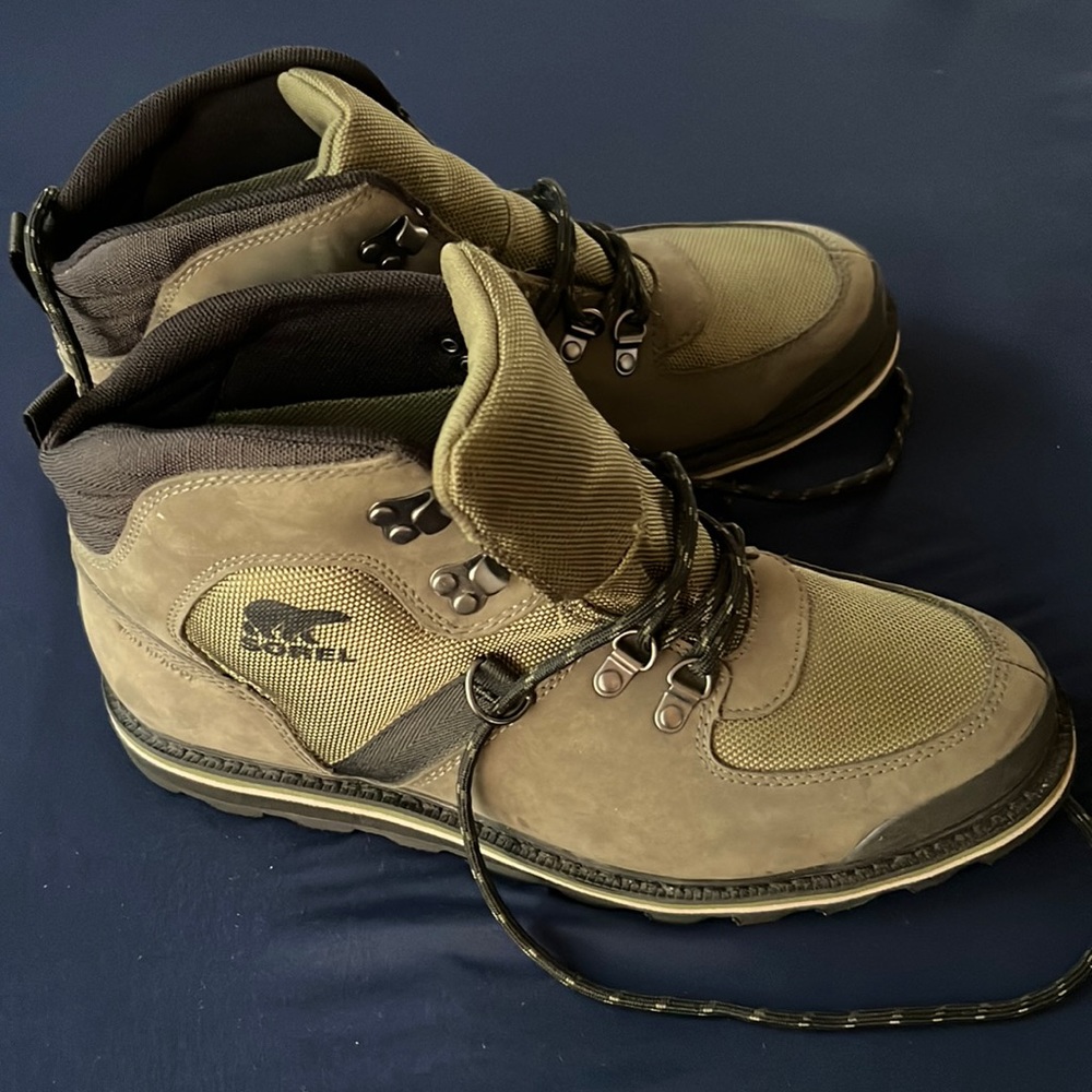 Super sick hiking boots - LIKE NEW